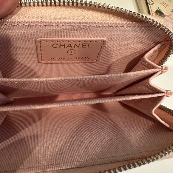 Chanel quilted lambskin zip around coin pouch - Picture 6 of 9